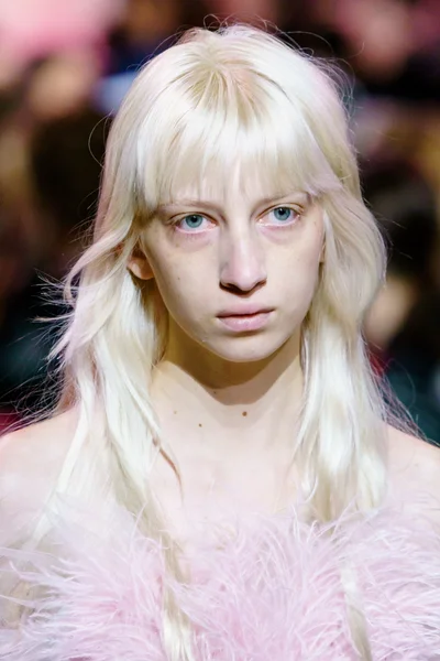 Look 10